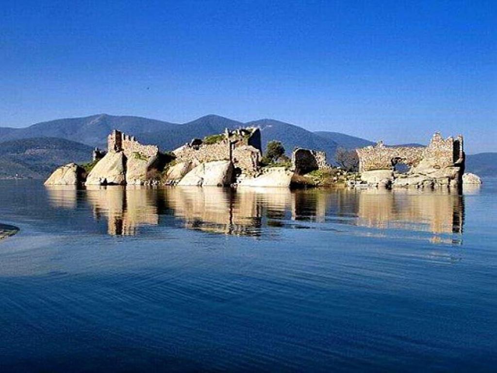 5 Beautiful Lakes to Visit in Turkey This Summer One or more lakes are seldom enough to sustain a Turkish country.