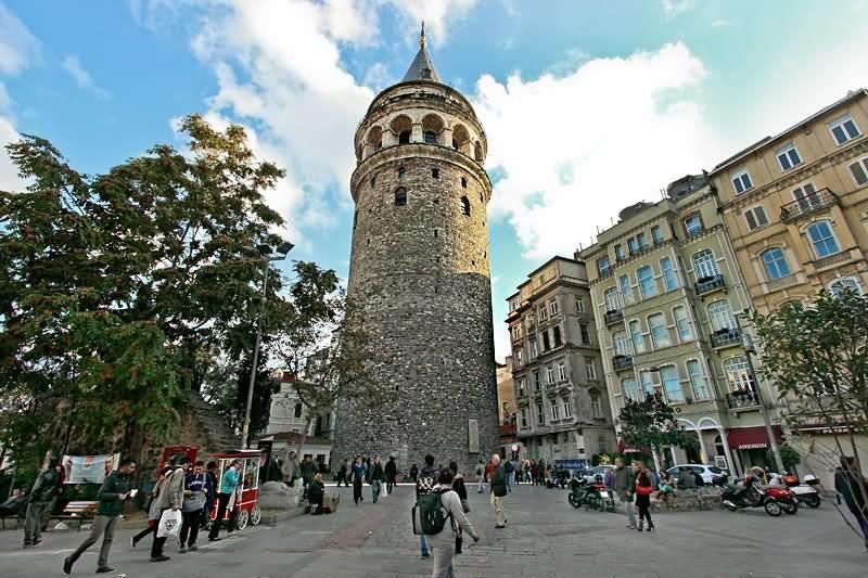 Galata Tower has several amazing facts. Galata Tower is the best place in the world for a panoramic of Istanbul's historical peninsula.