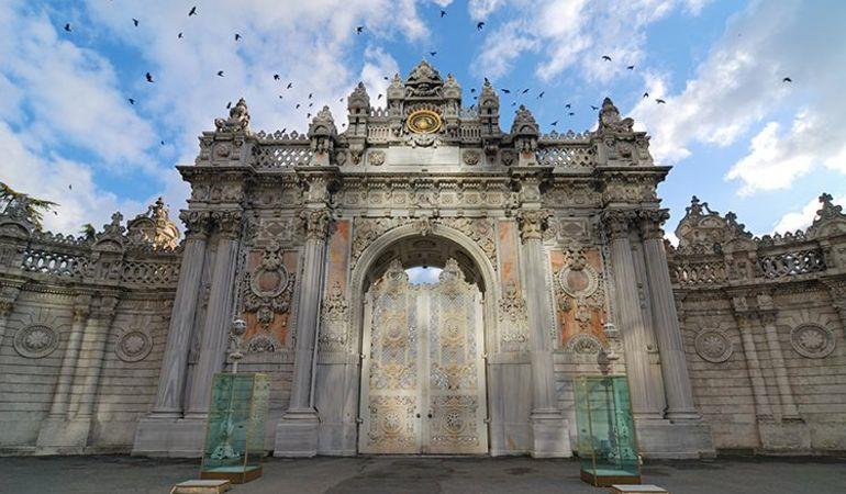 Touring the Dolmabahce palace is a trip of luxury and mystery since it was built according to western architectural trends yet retained certain Ottoman traditions.