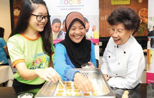NESTLÉ IN SOCIETY REPORT 2016 75 Our People G4-SO1 Employee Volunteer Programme Nestlé Malaysia employees are encouraged to dedicate their time in giving back to the community and can allocate 16