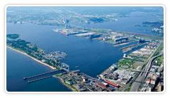 Lawrence Seaway System, a dynamic navigable waterway that stretches 3700 kilometers into the heart of the North American continent Grains marketed both privately and through the Canadian Wheat Board