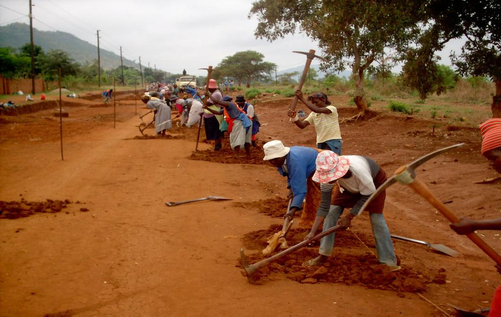 Picture 6:Labour maketh man: Labour intensive methods create jobs and ensure skills transfer to communities The municipal projects which are implemented using labour intensive methods include: 2