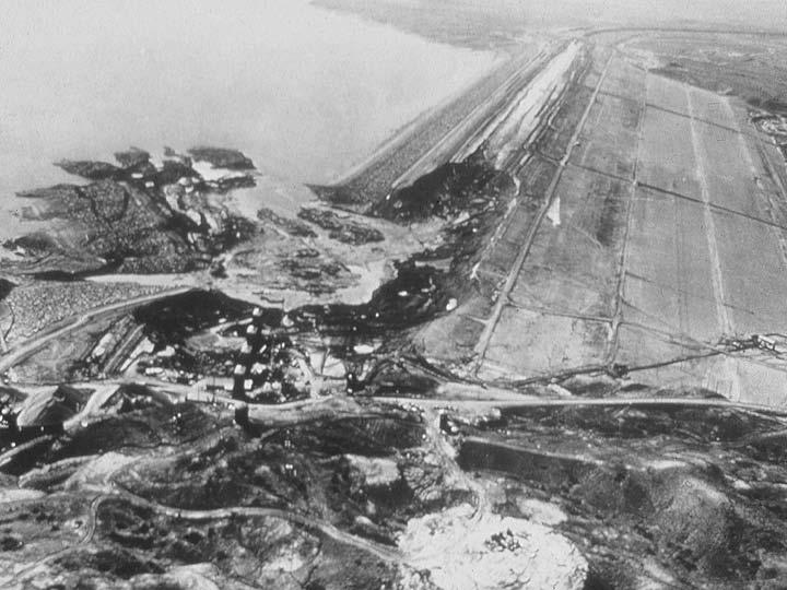 Fort Peck Dam Failure in 1933 static liquefaction of a