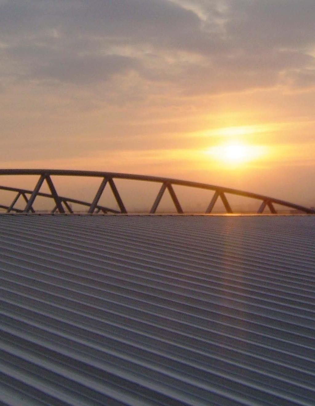 Decks/Liners Structural steel decks and liner trays Features and Benefits Structural decking offers a simplified method of roof construction by dispensing with the need for purlins.
