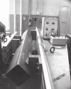 Figure 6-8. On the left: Test specimen during a test in the 2 kn Schenk machine.