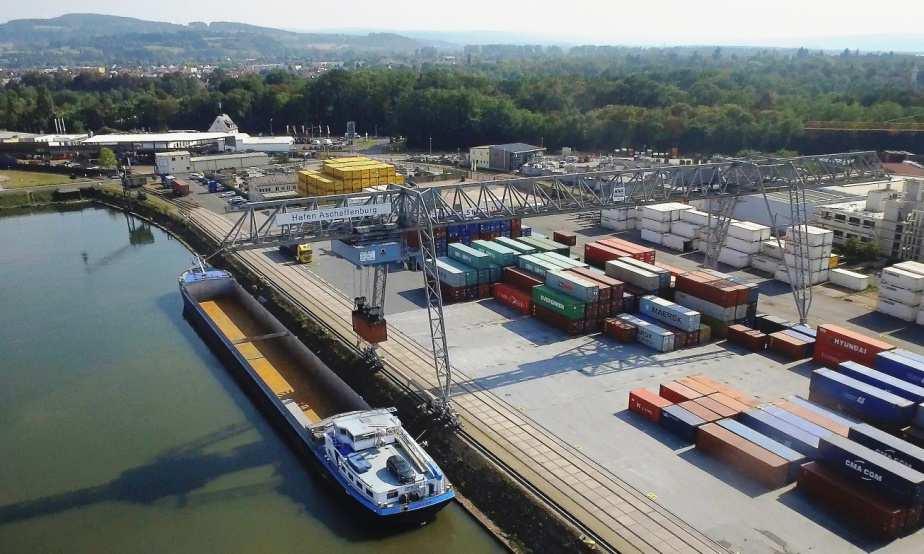 bayernhafen Aschaffenburg efficiently links the transport routes of inland waterway, rail and road, and is the logistics hub for the Bavarian Rhine-Main region.