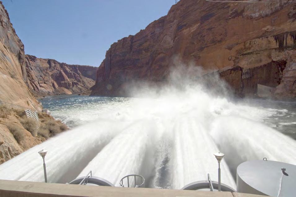 Figure 5. Release of high-flow from Glen Canyon dam for sand-bar restoration, March 2008 (photo USGS) and Delft3D simulation for eddy-bar flow field at Mile 45.