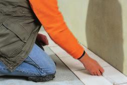 Important with freshly levelled subsurfaces: Screeds must be completely dry.