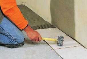 Mix PROBAU Tile Grout Wide according to the processing instructions and work diagonally to