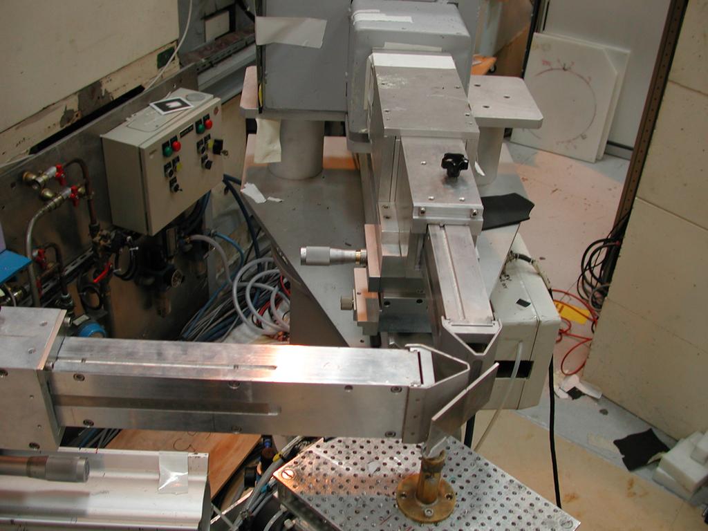 The correction model used the whole elements of neutron instrument: guide, monochromator, primary and secondary slits, detector and sample.