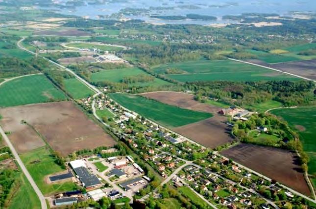 Smedby is a village in the municipality of Kalmar, about 10 km west of the main city of Kalmar. It has beautiful green surroundings and is characterised by agricultural and forested landscape.