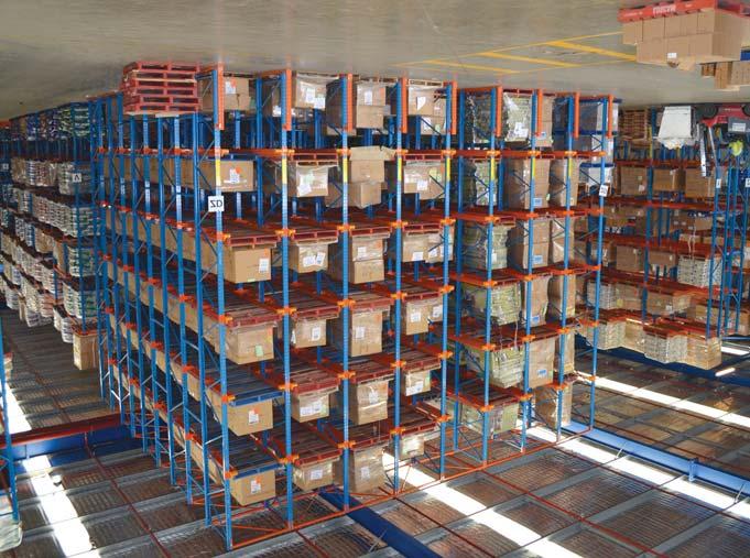 Drive In Pallet Racking Advantages Operates on the basis of First-In Last-Out (FILO) Store very large quantities compared to the selective standard racking system Good product protection 60% net