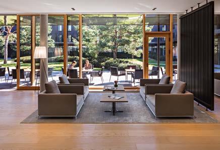 Light and space enliven the Lanserhof Tegernsee thanks to the generously sized window areas. The complex itself was conceived to mirror the principles of monastic design.