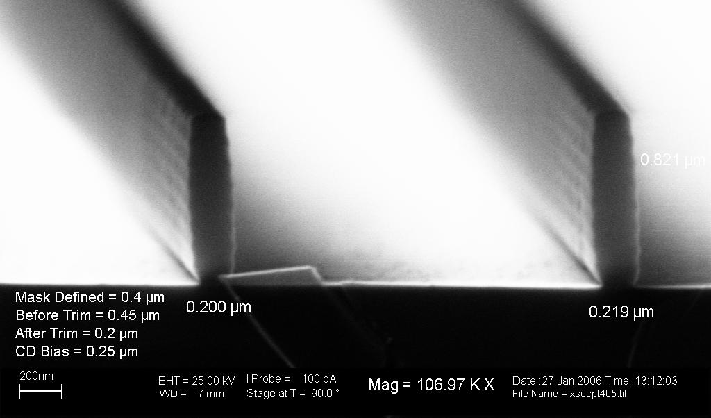 25 µm lines Figure 17: 0.45 µm PR Line Before Trim Figure 18: 0.