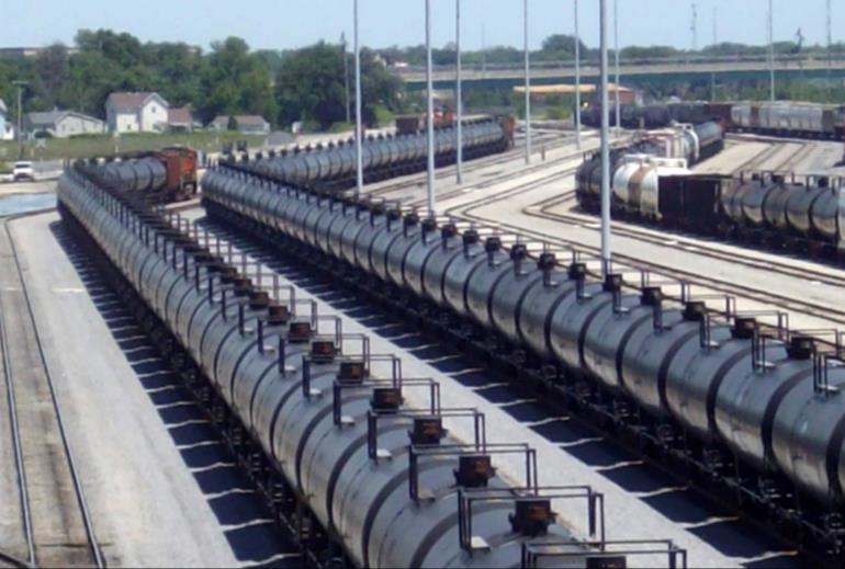 scale to rail transport efficiency US freight traffic, cars and trains Railroad intermodal