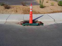 Nevada BMP Field Guide 2013 Update Outlet Protection Methods Good storm drain inlet protection with stone-fi lled bags (the bag is a