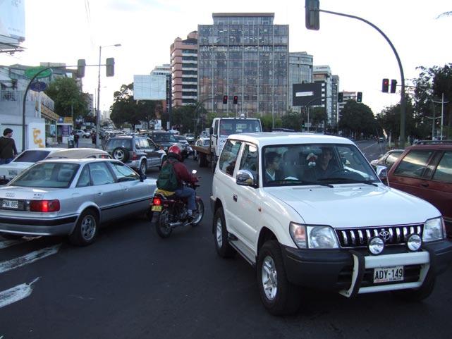 Fig. 9.2 The introduction of BRT and design changes to poorly controlled and congested intersections often leads to efficiency improvements for both public transport vehicles and mixed traffic.