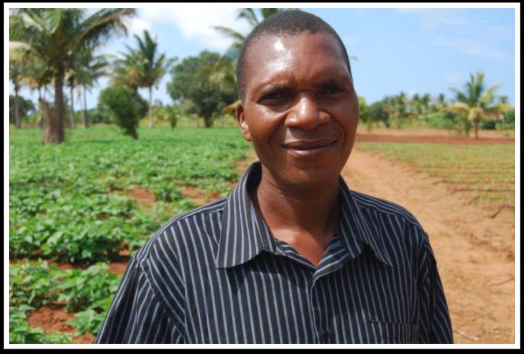 Paulo Moisés Manhique in front of his crops in