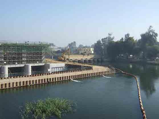 Vietnam Climate Change Adaptation in Mekong Delta (Sluice Construction) If a double row of sheet-piles is used, the two sides of the cofferdam are tied together with tie rods or round steel bars, and