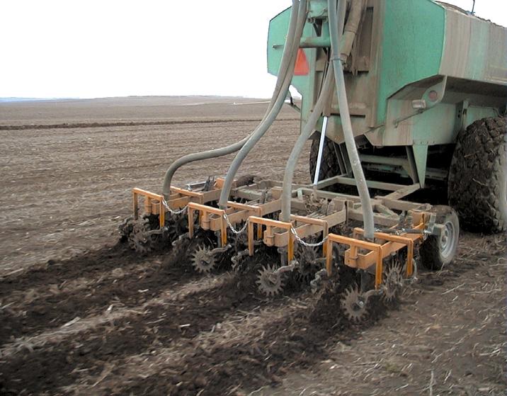 How do intensive tillage and surface manure application impact water quality? 2. What are the two tests to manage and evaluate nitrogen use efficiency? 3.