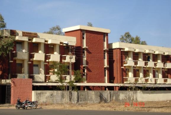 2.3 CAMPUS : 650 acres of sprawling campus on a plateau commanding a magnificent view of the new township of Tatya Tope Nagar, adjacent hill and the Secretariat building on one side and the