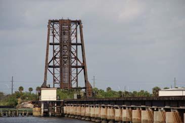 Bridge & Marine Navigation Conflicts Reduce Impacts to Bridges