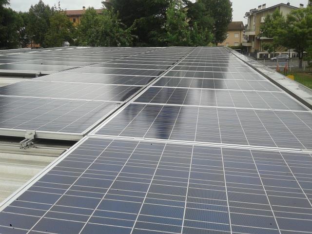 EE16A Photovoltaic solar systems installation on public buildings by Third Parties 2013 Private agent, municipal Pool s concessionaire N 1 120,24 kwp plant.