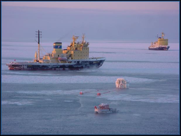 END OF SEASON OPERATIONS The vessels engaged in the SALM laydown were normally supported by an ice breaker from the FESCO fleet.