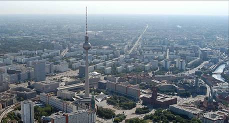 Public Building Stock Germany 190,000 public buildings in total 4,200 buildings owned by the federal government 6,500 buildings owned by the Länder 176,000 buildings owned by municipalities cost for
