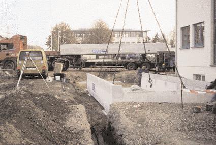 Erecting the vehicle weighbridge The project once again provided an opportunity for the track-laying and civil engineering services of TS Bau GmbH, Riesa, to demonstrate their railtrack construction
