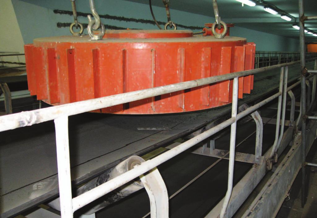 Dry Electro Magnetic Separator Dry electro magnetic separators are powerful suspended air-cooled electro-magnets, which are suspended over conveyor belts.