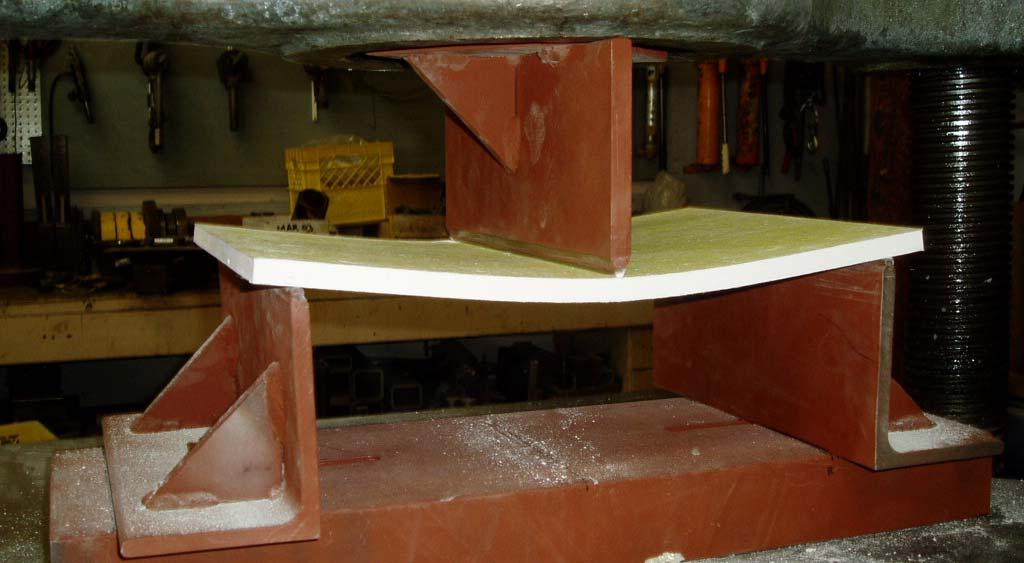 FIGURE 1B. TESTING APPARATUS FOR FLEXURAL STRENGTH 4. In Phase Two of the study, some 4%, 8% and 16% specimens were oven-dried.