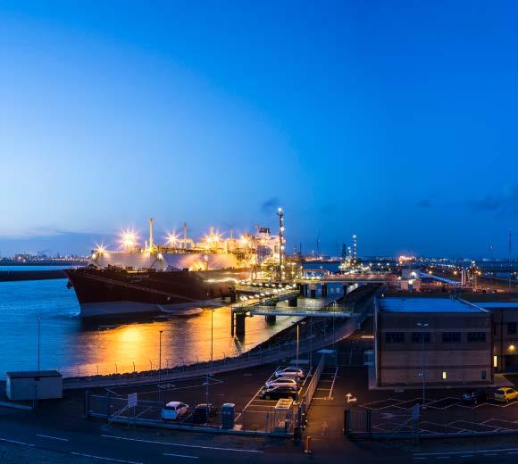 European gas roundabout Liquefied natural gas (LNG) Small scale LNG Direct international connections Pipelines, storage and LNG 1,233 TWh gas transported by Gasunie in 2014 LNG spot price level 2015: