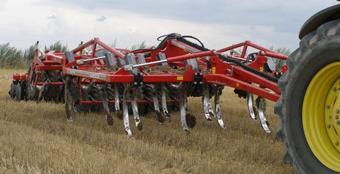 I 1x sweep tiller, II 2x sweep tiller, III 1x sweep tiller and 1x discs tiller, IV 1x discs tiller, V 2x discs tiller and VI 1x discs and 1x sweep tiller. Option 0 is without tillage.