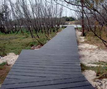 BOARDWALKS, BRIDGES & VIEWING PLATFORMS Refer to pages 9 and 10 for decking technical specifications.