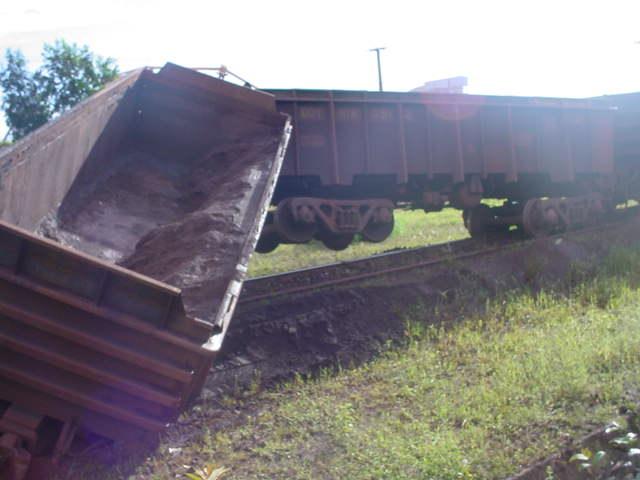 Rechego formation Rechego is the Brazilian term describing the wet compacted iron ore that adheres to one side of the car during rotary dumping (Fig. 4).