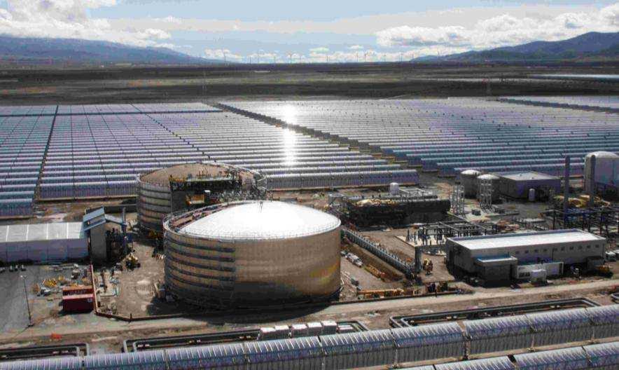 Solar-Thermal Power Plants Through heat storage, solar power day and night according to demand In contrast to electricity, heat energy can be stored cost effectively in large amounts with low losses