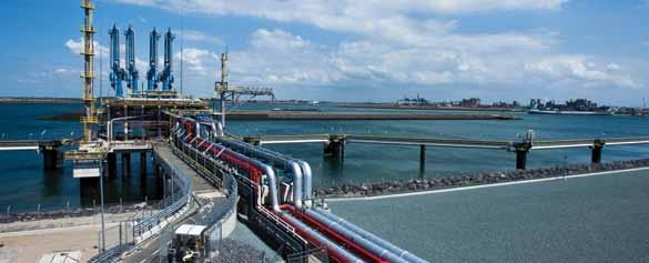 LNG is cool and hot Import- and throughput of LNG at Gate terminal Close to the port entrance on the Maasvlakte, right at the corner of the North Sea, an LNG import and throughput terminal has been