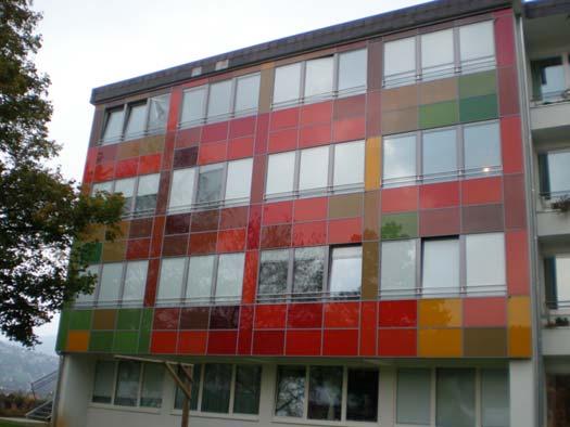 6. PANELS Figure 9: Panel system and application in High-quality passive house renovation in Weiz (Austria) Sandwich and composite panels can be used in renovation.