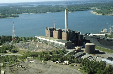30 PC boiler co-firing example with sawdust Naantali 315 MW th CHP-plant: co-firing of sawdust and coal from early