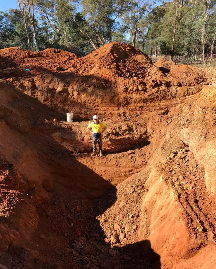 Cement-grade bauxite 5370800 5370600 Legend 5370400 Resource outline Intercept hole 5370200 Other drillholes 5370000 5369800 5369600 Trial mining at Fingal Rail & collection