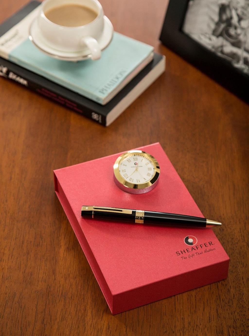 With the classy black-lacquered Sheaffer 9325 Ball Pen and stylish Sheaffer