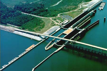 he existing lock will continue to be used as an auxiliary. Pickwick Lock - Pickwick Lock is approximately 12 miles south of Savannah, ennessee. It is just north of the state line.