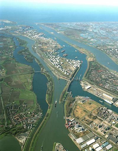 Regulations for port extension in Rotterdam Air quality Directive Waterframework Directive EMS Birds and Habitat Directive Environmental Quality Standards National Emission Ceiling Directive Soil