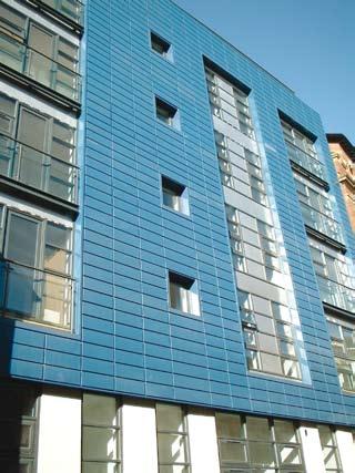 As with CGL Traypanel systems, Wallplanks systems are hybrid rainscreens and therefore require to be installed onto a structural and airtight backing wall.