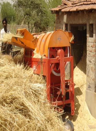 put of the thresher in whole maize plant threshing was observed to be in the range of 1.5-1.75 q of grain per hour and 3.5-4.0 q of straw per hour. Straw length was less than 50 mm.