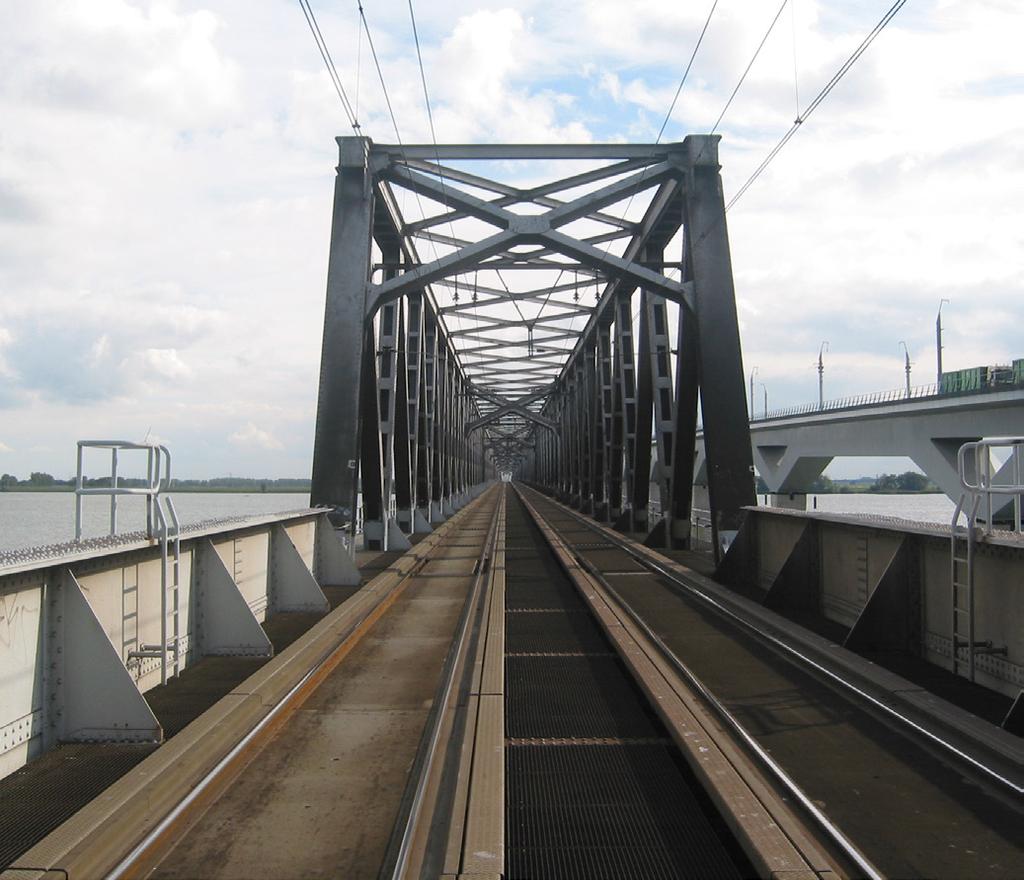 In the past decades successfully completed several large rail bridge projects.