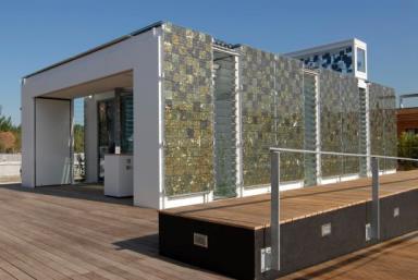 Ratio Roof-mounted PV systems, which are usually attached to the top of an existing roof, are rarely ventilated, whereas BIPV façade installations more frequently utilise