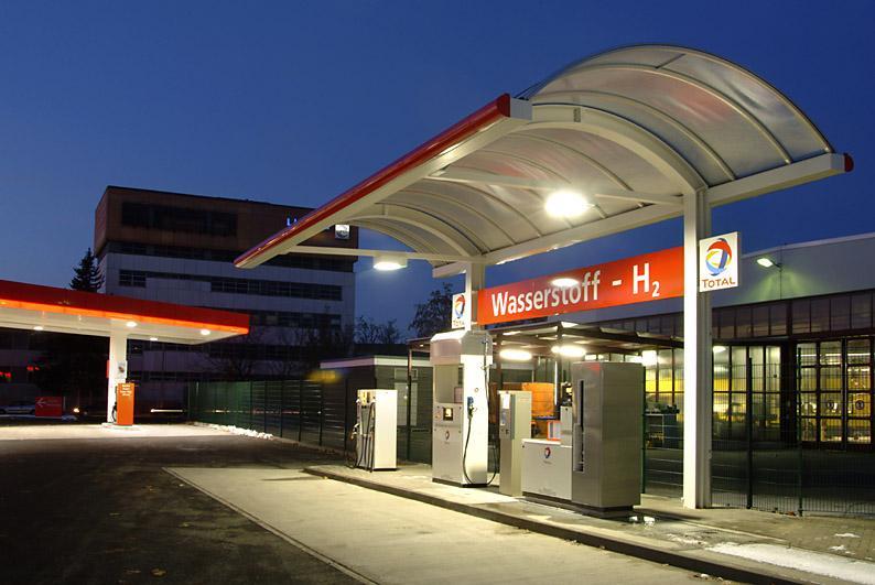 Public Hydrogen station of TOTAL in Berlin, Heerstrasse LH 2 GH 2