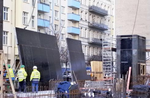 all work to be performed on the exterior façade and made sure that the forces